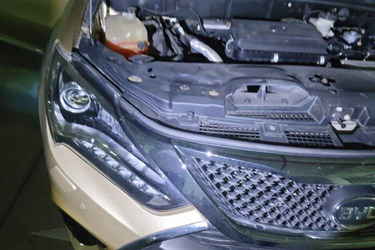 Used BYD Tang New Energy 2015 2.0T Four-Wheel-Drive Flagship Model Right Front Headlight