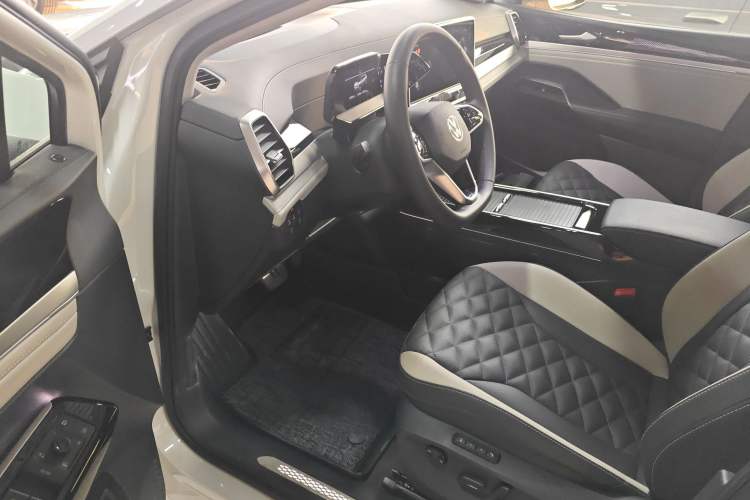 Used Volkswagen ID.6 CROZZ 2024 PRO Model
