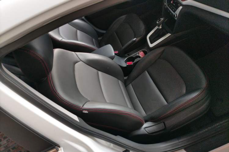 Used Hyundai Elantra (6th Generation / Lingdong) 2018 1.6L Automatic 15th Anniversary Special Edition Right Front Seat