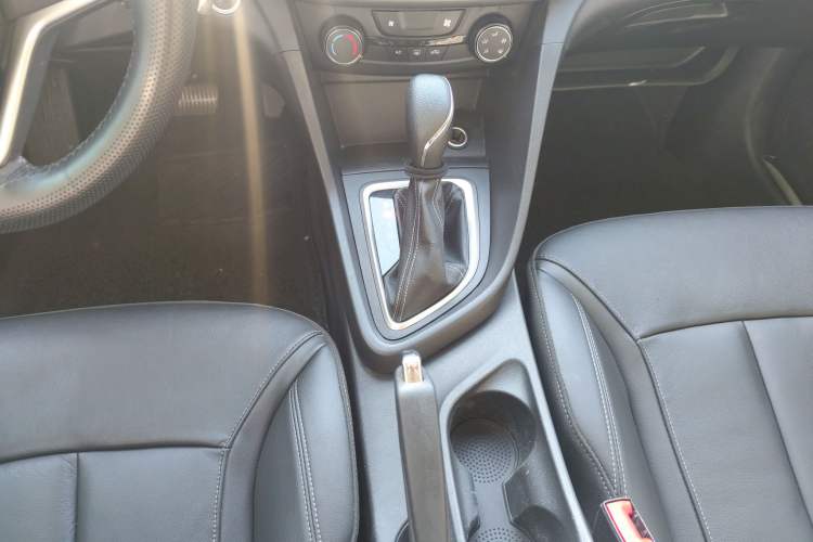 Used Buick Excelle GX 2018 18T Automatic Elite Model Gear Lever