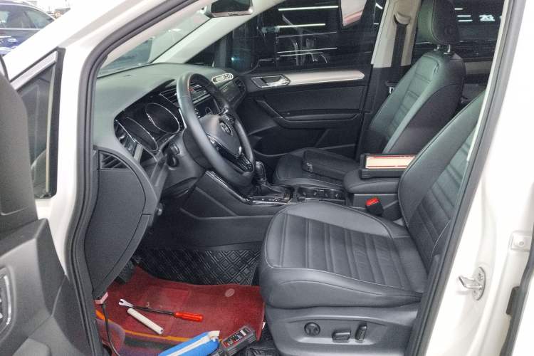 Used Volkswagen Touran 2018 Volkswagen Touran L 280TSI DSG Luxury Edition 7 Seats
