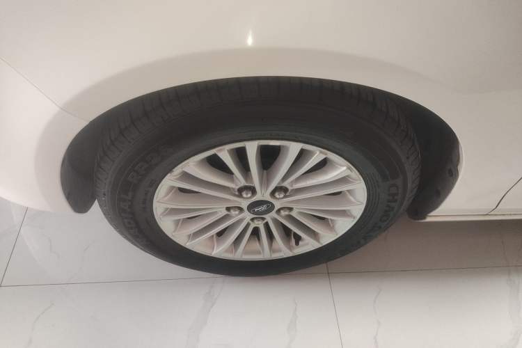 Used Ford Escort 2015 1.5L Manual Comfort Model Left Front Wheel Hub