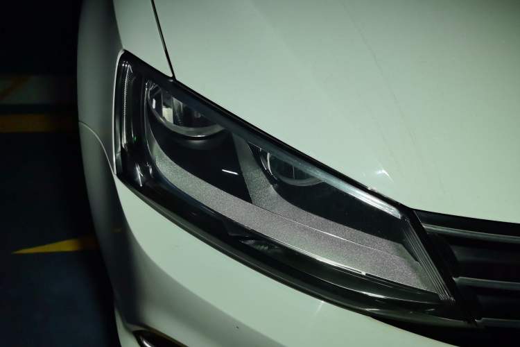 Used Volkswagen Sagitar 2018 280TSI DSG Comfort Model Right Front Headlight