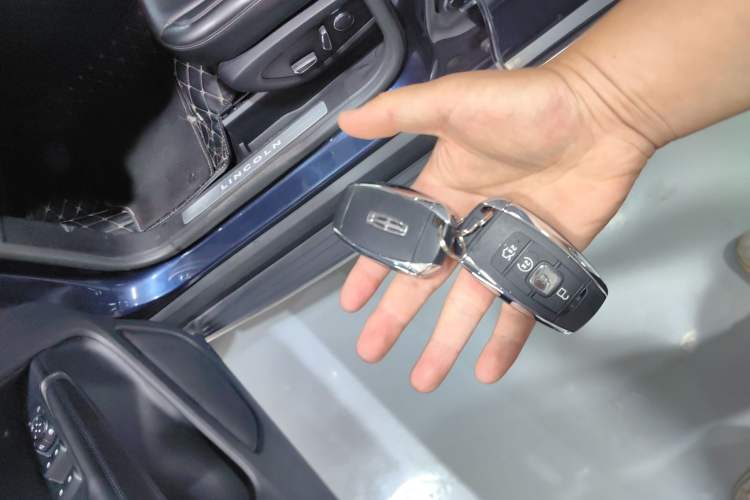 Used Lincoln MKC 2017 2.0T Two-Wheel Drive Deluxe Edition