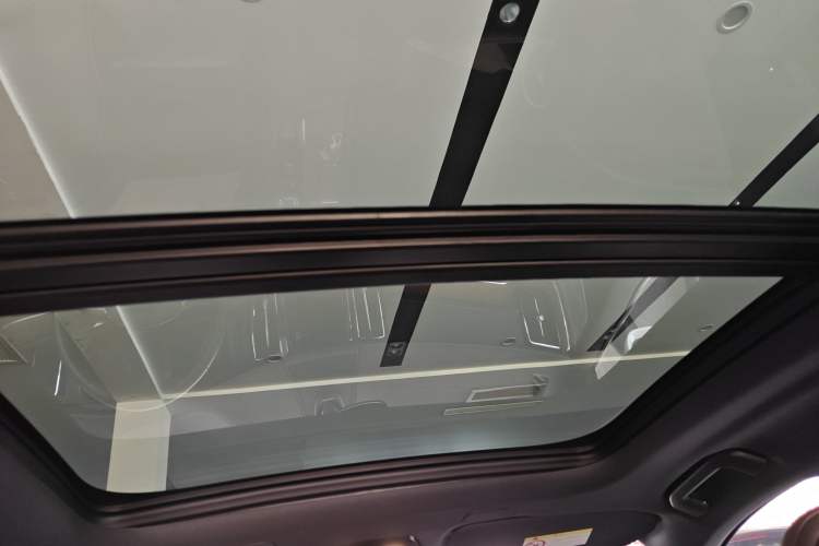 Used Volvo XC60 New Energy 2025 Plug-in Hybrid Long-Range All-Wheel Drive Smart Luxury Edition Headliner