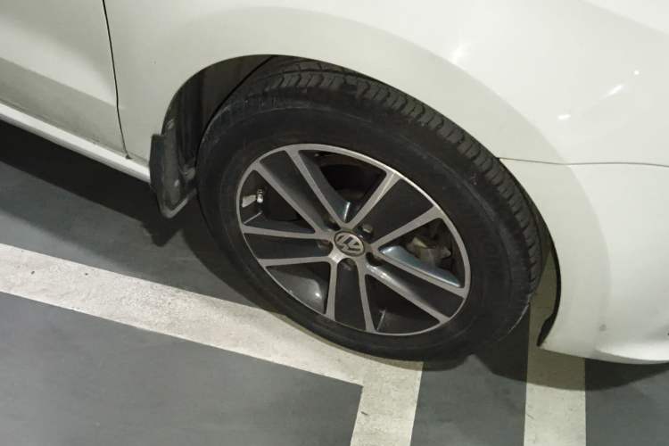 Used Volkswagen Polo 2016 1.6L Automatic Comfort Model