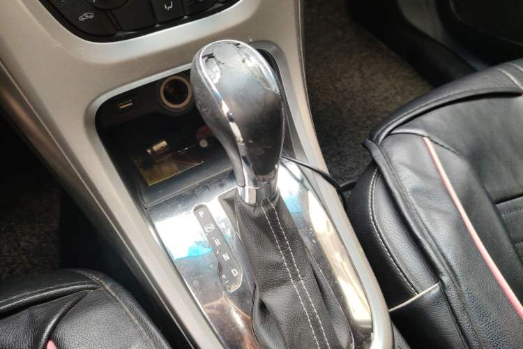 Used Buick GT 2014 XT 1.6L Automatic Fashion Edition Gear Lever