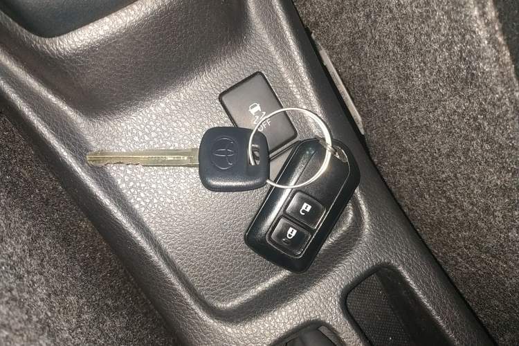 Used Toyota YARiS L Zhi Xuan 2020 1.5L CVT Leading Edition Vehicle Key