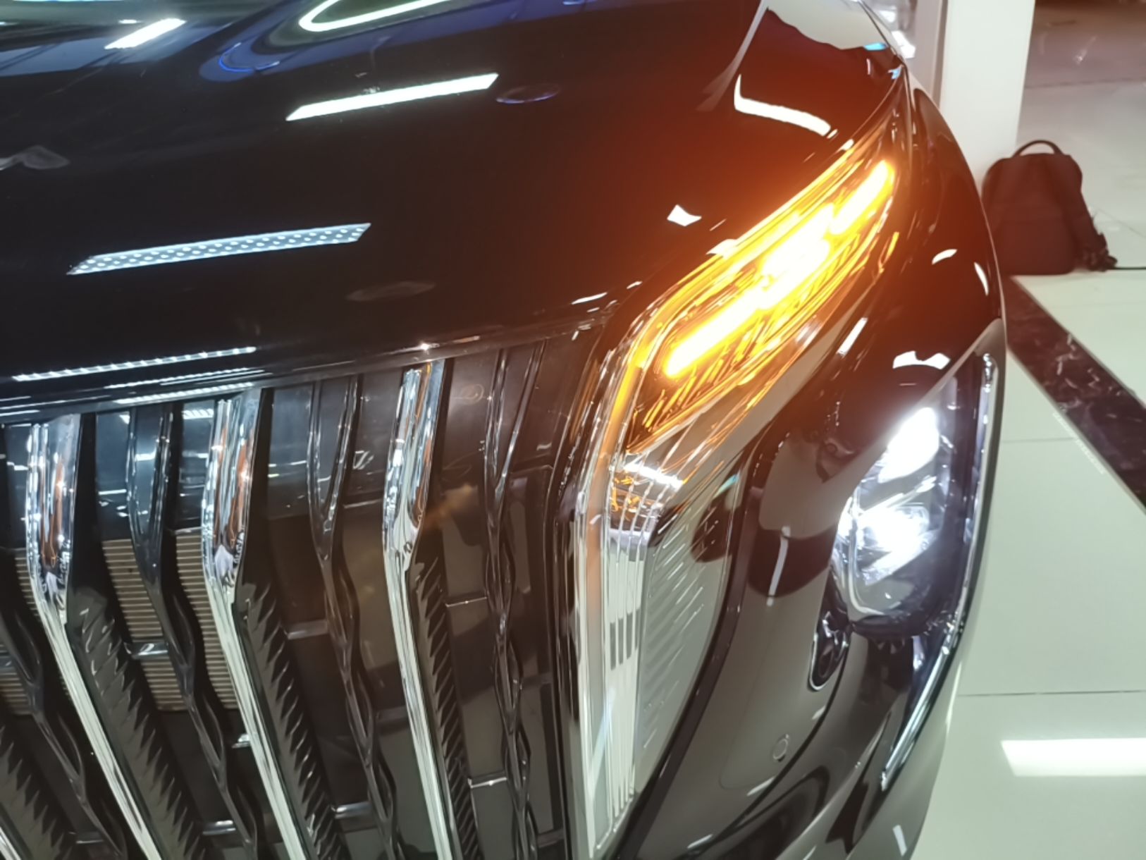Hongqi HS7 PHEV 2024 2.0T PHEV Four-Wheel Drive Flagship Edition 6 Seats — снимка 8