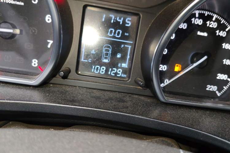 Used Zotye T600 2016 1.5T Manual Elite Edition Odometer Close Up