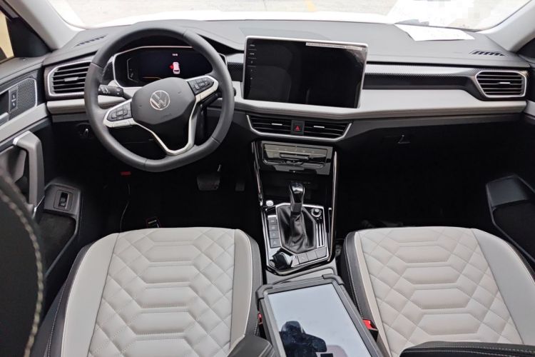 Used Volkswagen Tayron 2024 300TSI Two-Wheel-Drive Luxury Plus Advanced Version Center Console