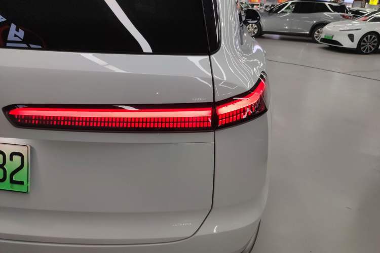 Used ONVO Luxeed L90 2025 Model—Ultra Six-Seater Version