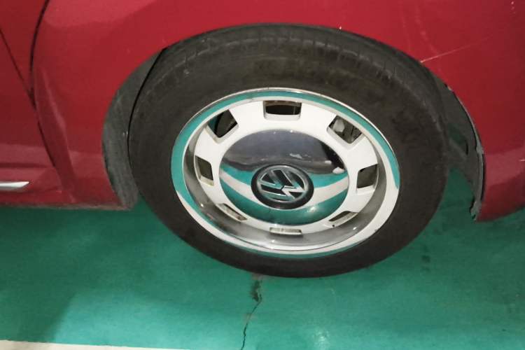 Used Volkswagen Beetle 2015 180TSI model Right Front Wheel Hub