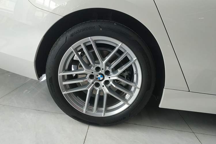 Used BMW 5 Series 2024 525Li Luxury Package Right Rear Wheel Hub
