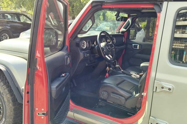 Used Jeep Wrangler 2019 2.0T Sahara Four-Door Version China VI Emission Standard