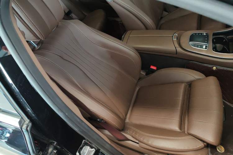 Used Mercedes-Benz E-Class 2023 E 260 L 4MATIC Right Front Seat