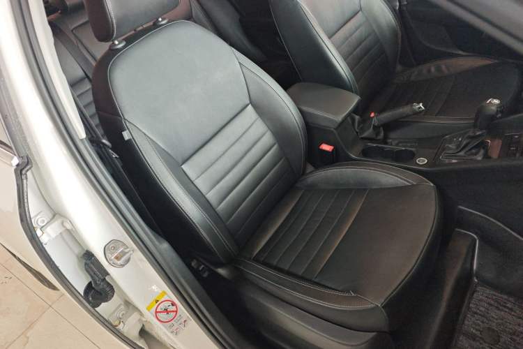 Used Skoda Octavia 2017 1.6L Automatic Smart Drive Edition Right Front Seat