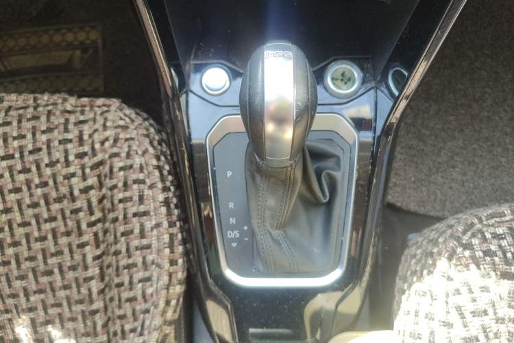 Used Volkswagen T-ROC 2020 280TSI DSG Two-Wheel Drive Comfort Version Gear Lever