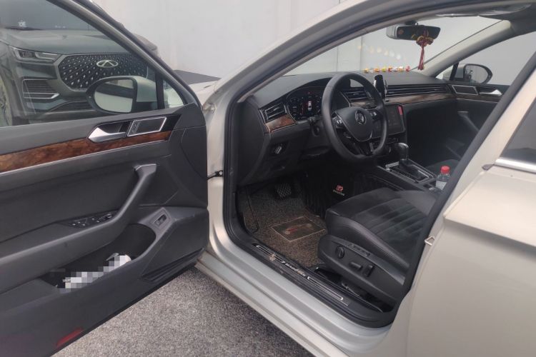 Used Volkswagen Magotan 2018 330TSI DSG Luxury Model
