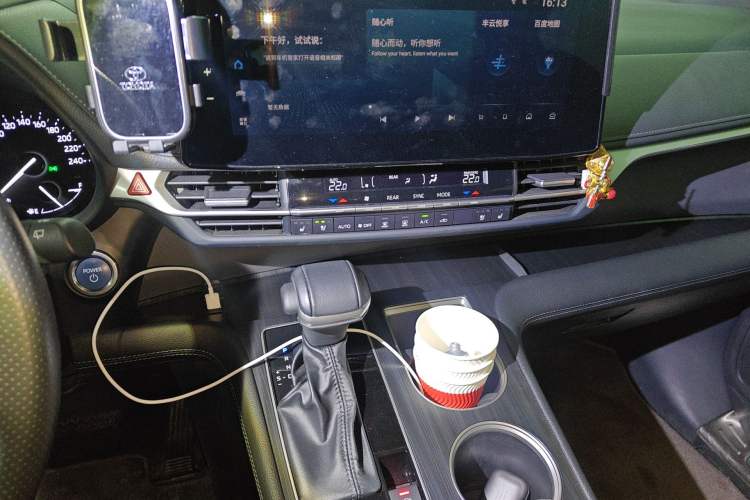 Used Toyota SIENNA 2023 2.5L Hybrid Deluxe Edition Audio And AC Panel