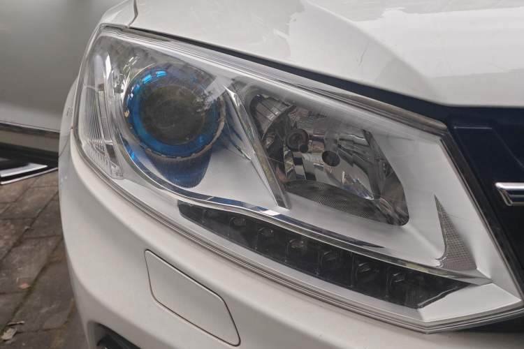 Used Zotye T600 2016 1.5T Manual Luxury Edition Right Front Headlight