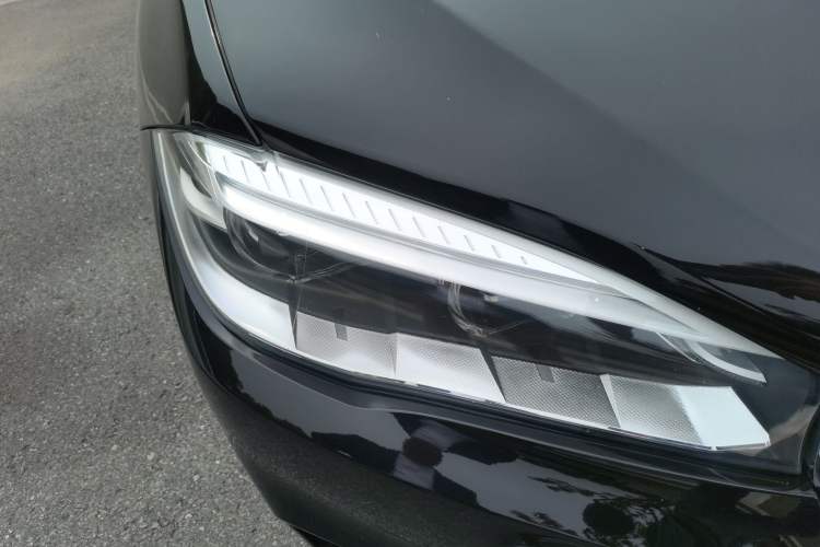 Used BMW X5  Right Front Headlight