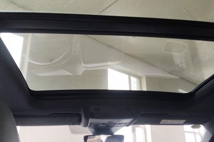 Used Volkswagen T-ROC 2025 Facelifted 300TSI DSG Two-Wheel-Drive Chen Guang Edition Headliner