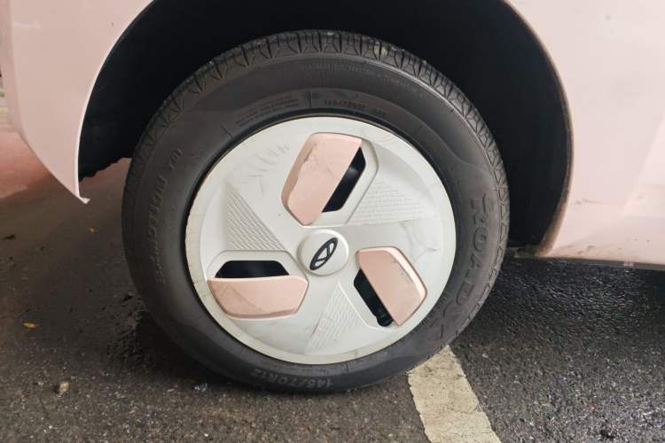 Used Chery QQ QQ Ice Cream 2022 170km Sundae Phosphate Lithium-Ion
