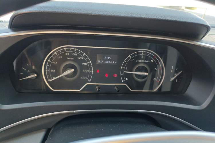 Used SAIC MAXUS Xintu V80 2021 2.0T PLUS Manual - Aoyuntong Long Wheelbase Mid-Roof Available in 6/7/8/9-Seater Configurations
