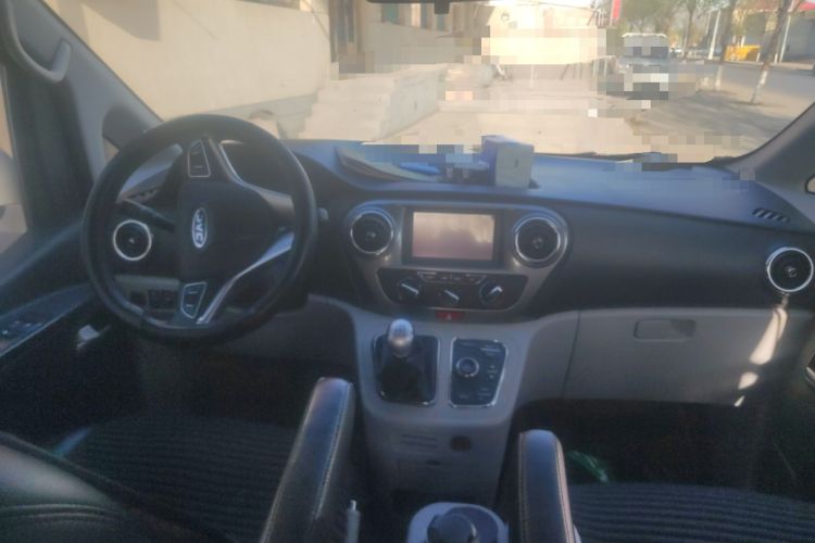 Used JAC Refine M3 2019 IKEA Edition 1.8L Luxury Smart Model Center Console