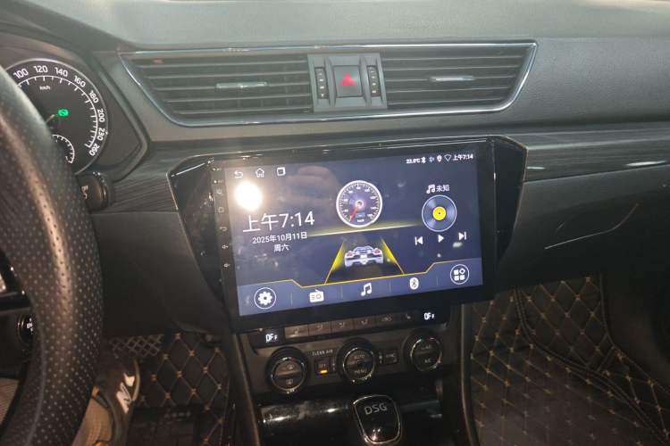 Used Skoda Superb 2016 TSI330 DSG Smart Drive Edition Audio And AC Panel