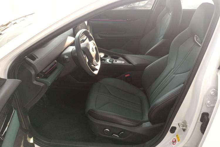 Used Changan UNI-V iDD 2024 Blue Whale Smart Electric iDD 136km Luxury Model
