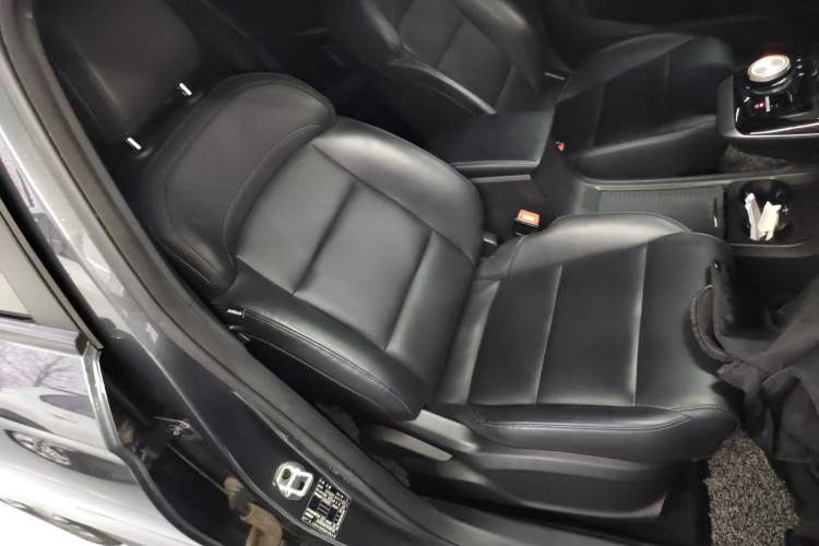 Used MG 4 EV 2023 415 km Range Sea-Faring Champion Edition Right Front Seat