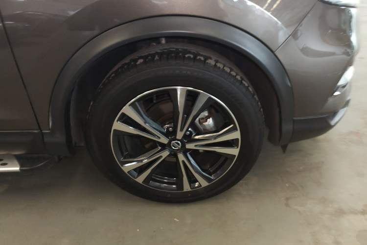 Used Nissan Qashqai 2022 2.0L CVT XV Premier Luxury Edition Right Front Wheel Hub