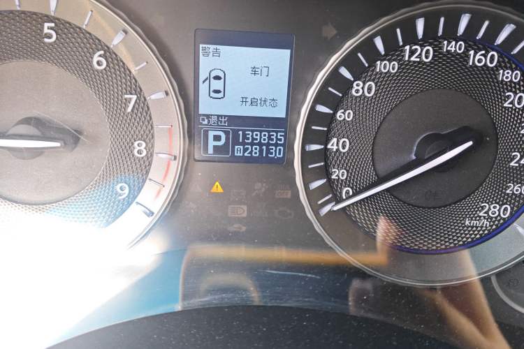 Used Infiniti Q70 2013 Q70L 2.5L Comfort Edition Odometer Close Up