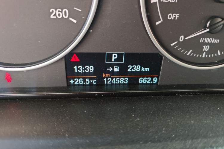 Used BMW 3 Series 2016 320Li Fashion Model Odometer Close Up