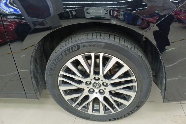 Used Toyota Alphard 2015 3.5L Prestige Edition Right Front Wheel Hub