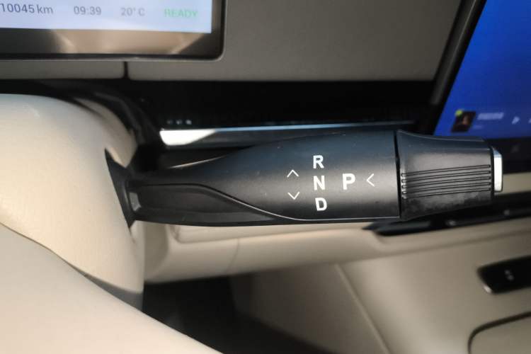 Used VOYAH Dream 2025 PHEV Four-Wheel-Drive Flagship Kunpeng Edition Gear Lever