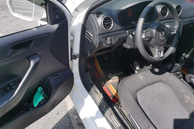 Used Volkswagen Jetta 2015 1.6L Manual Fashion Edition