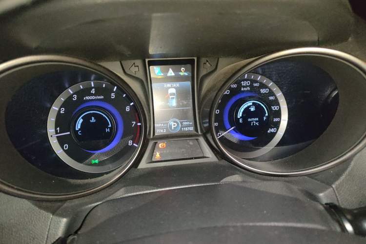 Used CHANGAN CS75 2014 1.8T Automatic Elite Model China IV Standard Odometer Close Up