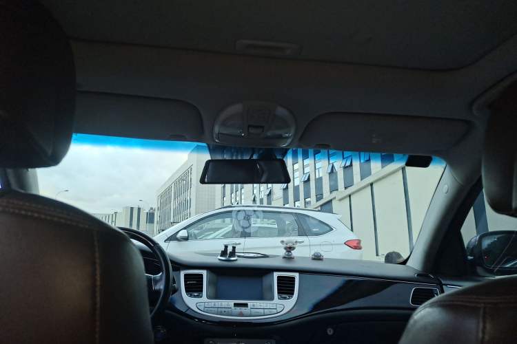 Used Hyundai Genesis 2012 3.0L GDI Luxury Edition
