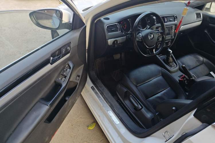 Used Volkswagen Sagitar 2018 1.6L Automatic Comfort Model Driver Seat