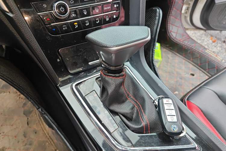 Used Venucia D60 2018 1.6L CVT Smart Connect Elite Edition Gear Lever