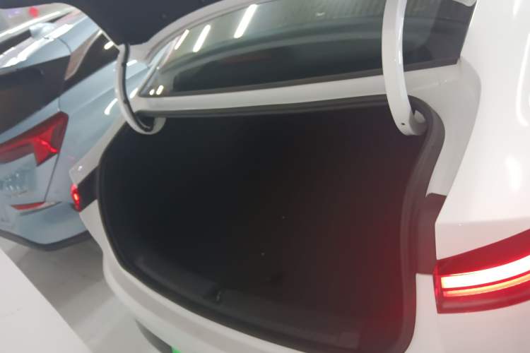 Used Roewe D6 2025 450 km Premium Edition
