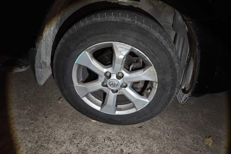 Used Toyota RAV4 2010 2.4L Automatic Deluxe Upgrade Edition Right Front Wheel Hub