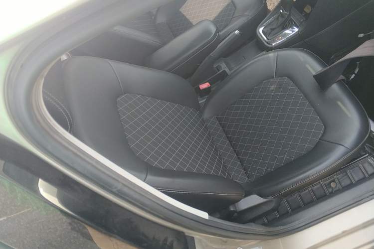 Used Skoda Rapid 2018 1.6L Automatic Comfort Edition Right Front Seat