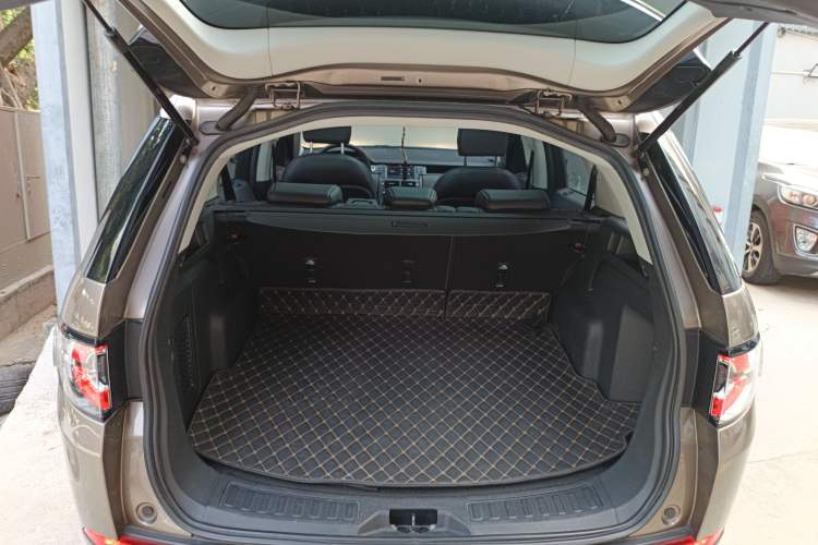 Used Land Rover Discovery Sport 2016 2.0T S Trunk