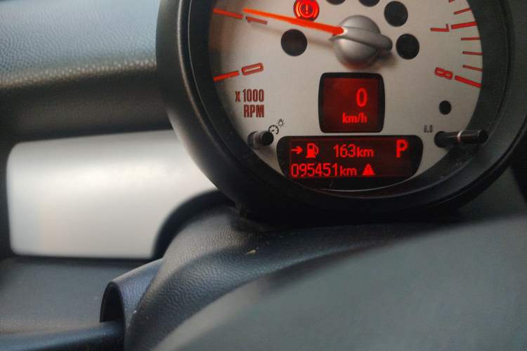 Used MINI MINI 2011 1.6L COOPER Fun