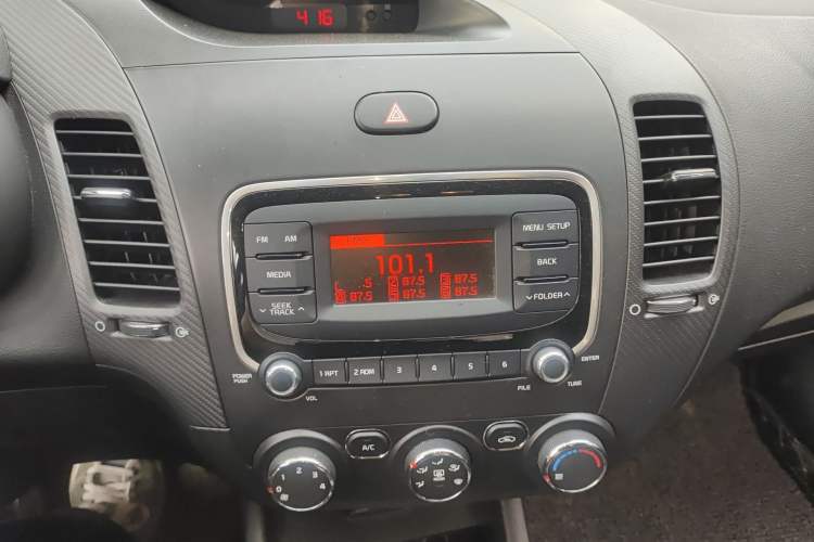 Used Kia K3 2016 1.6L Manual GLS Audio And AC Panel