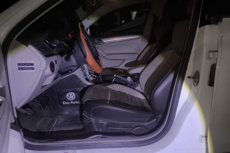 Used Volkswagen Bora 2016 230TSI Manual Comfort Version
